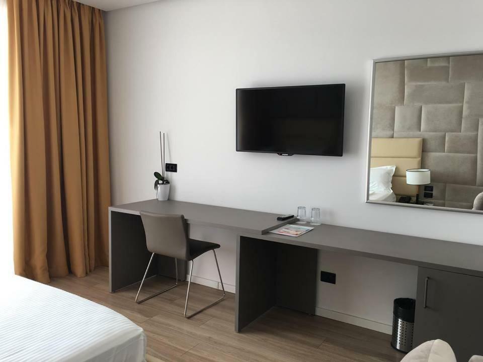 Hotel Morina Palace Dhërmi Buitenkant foto